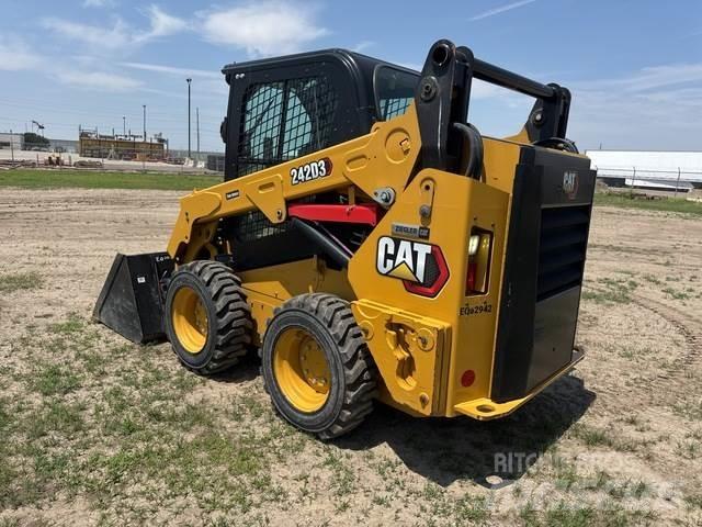 CAT 242D3 Minicarregadeiras