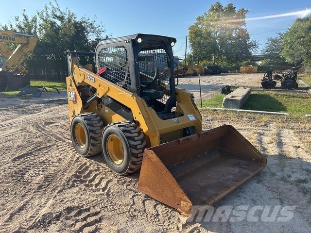 CAT 242D3 Minicarregadeiras