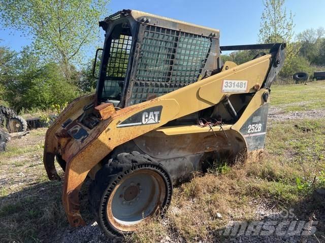 CAT 252B Minicarregadeiras