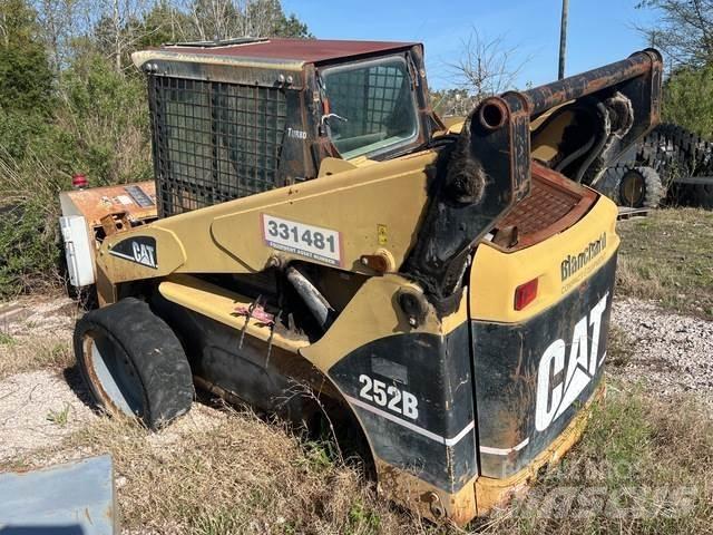 CAT 252B Minicarregadeiras