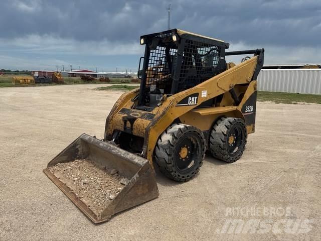 CAT 252B Minicarregadeiras