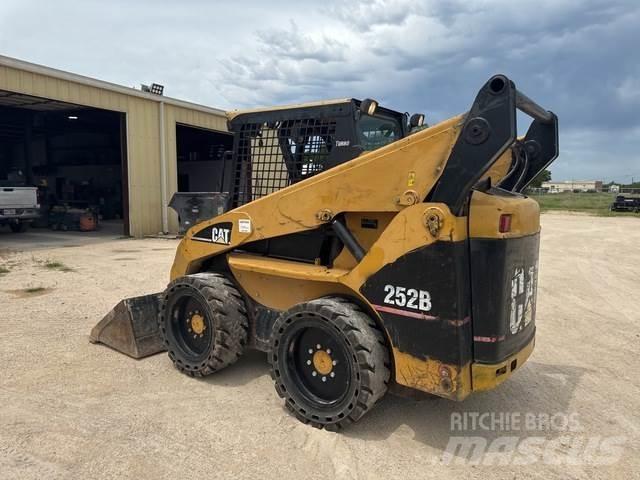 CAT 252B Minicarregadeiras