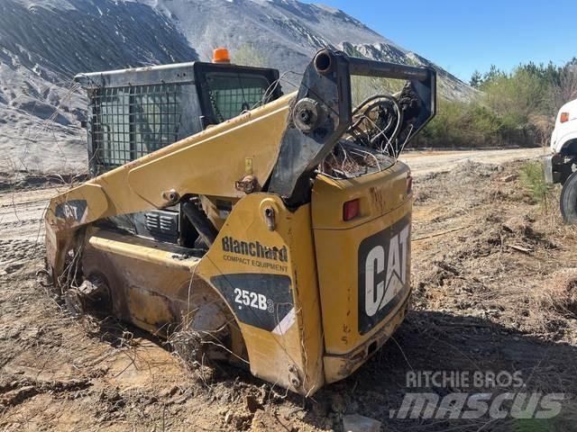 CAT 252B3 Minicarregadeiras