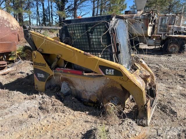 CAT 252B3 Minicarregadeiras