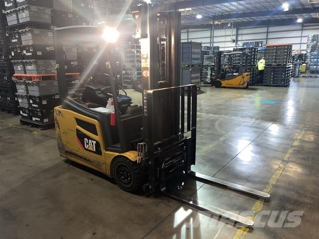 CAT 2ET3000 Empilhadores eléctricos