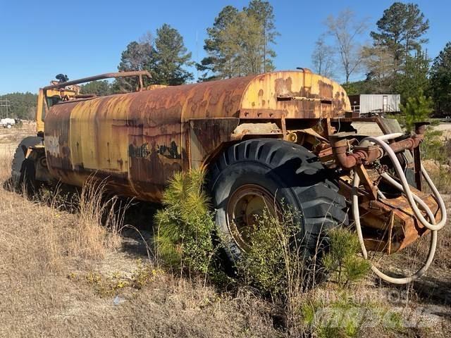 CAT 613B Auto-tanques