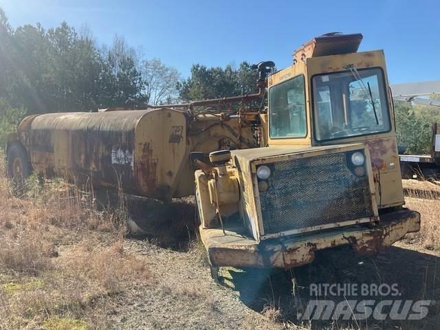 CAT 613B Auto-tanques