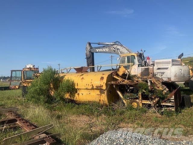 CAT 613C Auto-tanques