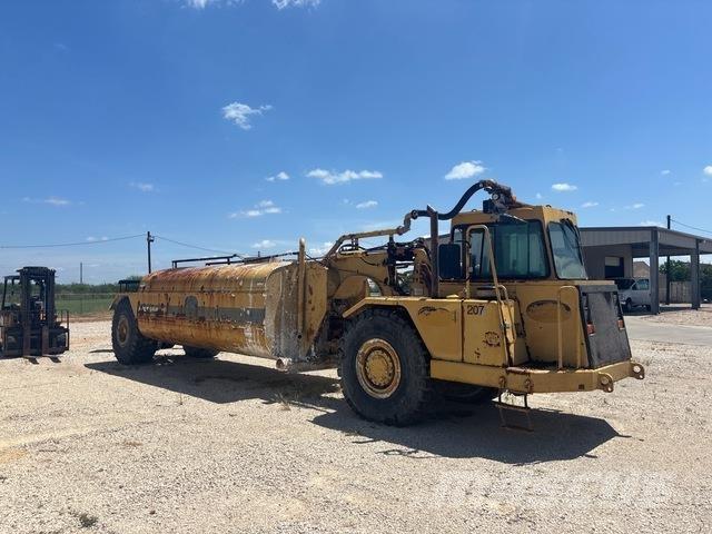 CAT 613C Auto-tanques