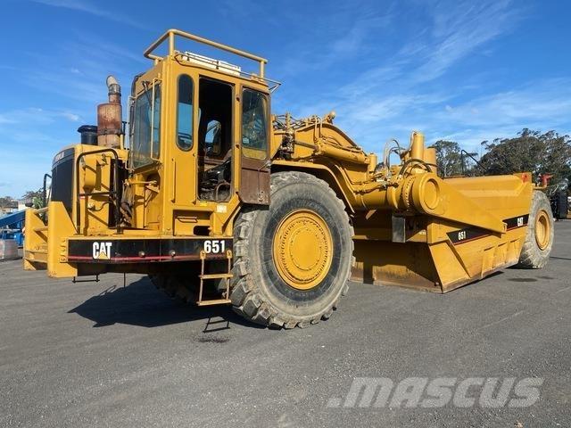 CAT 651 Auto-tanques