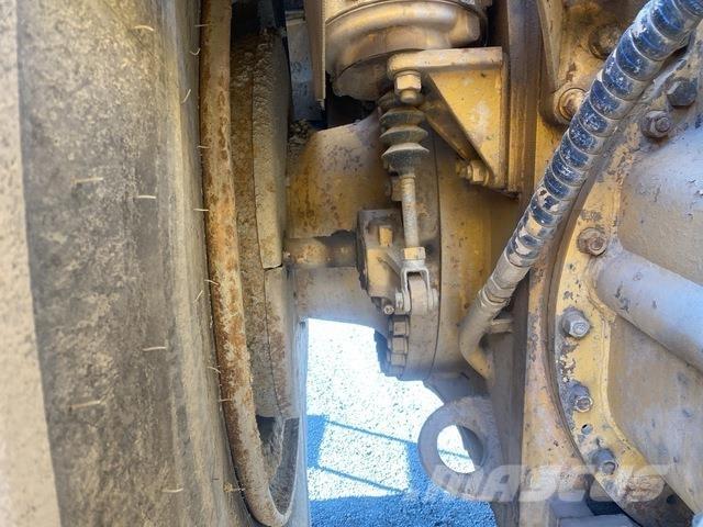 CAT 651 Auto-tanques