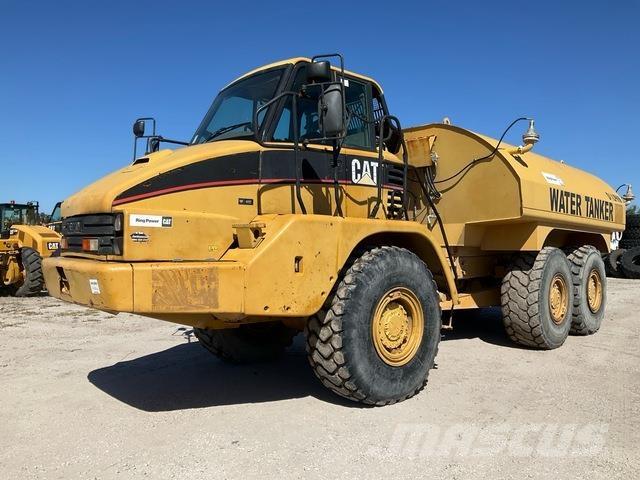 CAT 725 Auto-tanques