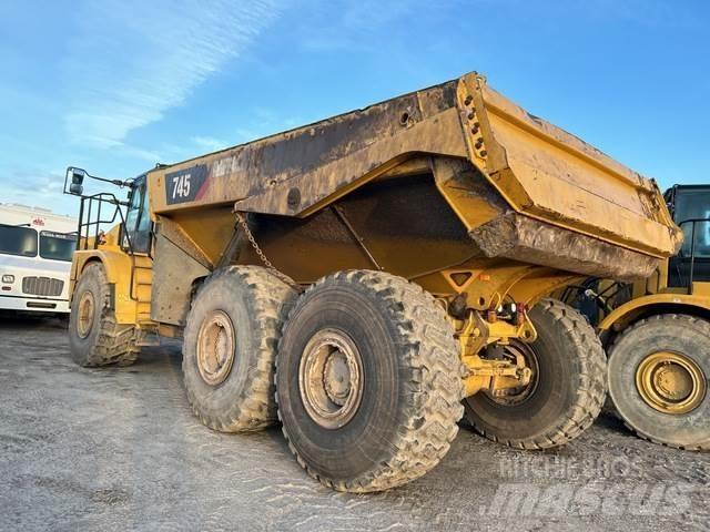 CAT 745 Caminhões articulados