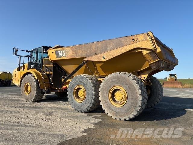 CAT 745 Caminhões articulados
