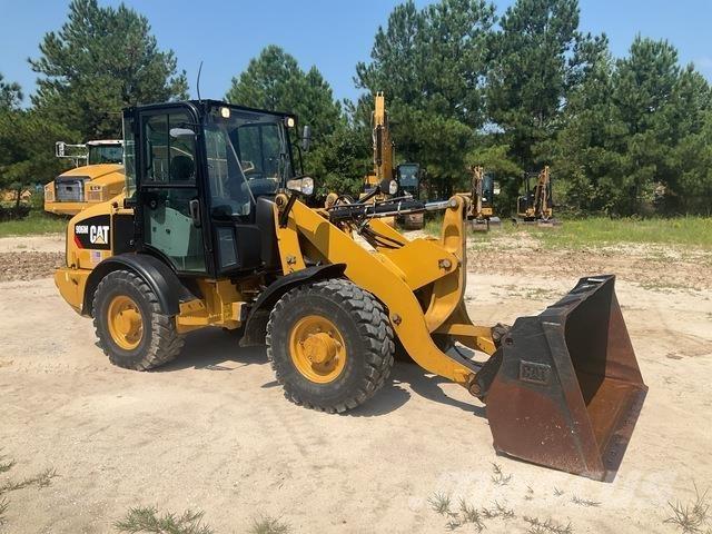 CAT 906M Carregadeiras de rodas