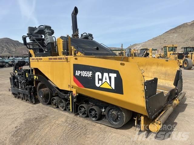 CAT AP1055F Espalhadoras de asfalto