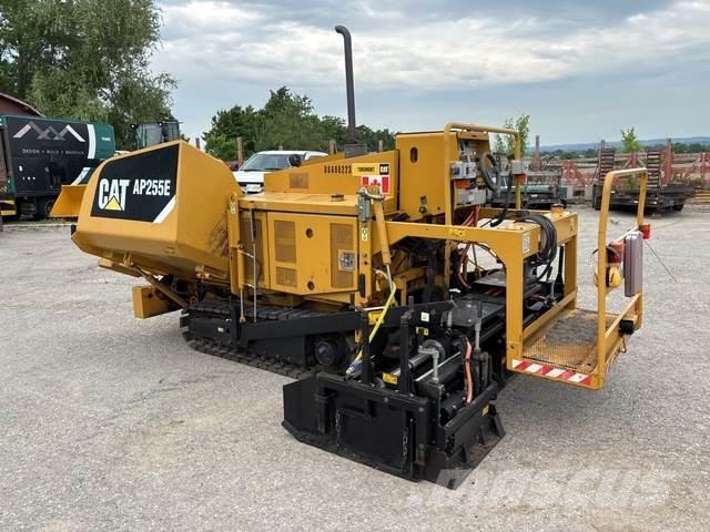 CAT AP255E Espalhadoras de asfalto