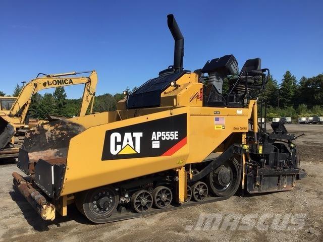 CAT AP555E Espalhadoras de asfalto