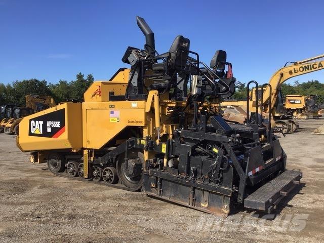 CAT AP555E Espalhadoras de asfalto