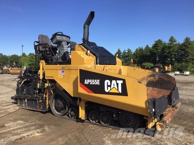 CAT AP555E Espalhadoras de asfalto