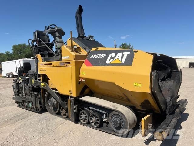 CAT AP555F Espalhadoras de asfalto