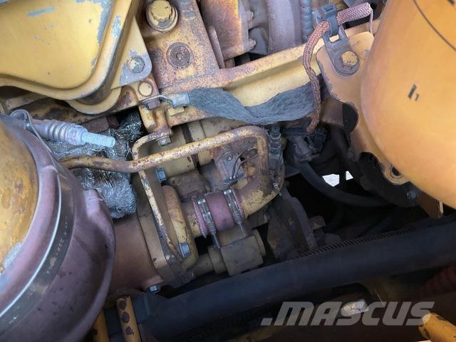 CAT D10T Dozers - Tratores rastos