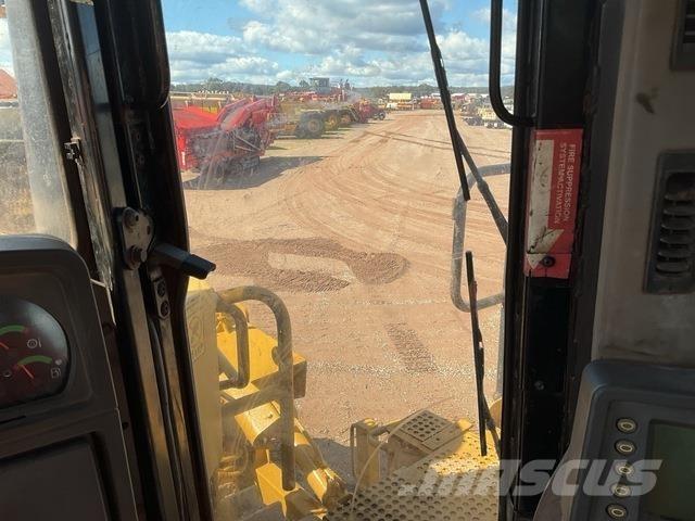 CAT D10T Dozers - Tratores rastos