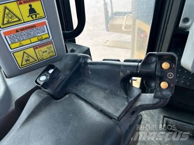 CAT D10T2 Dozers - Tratores rastos