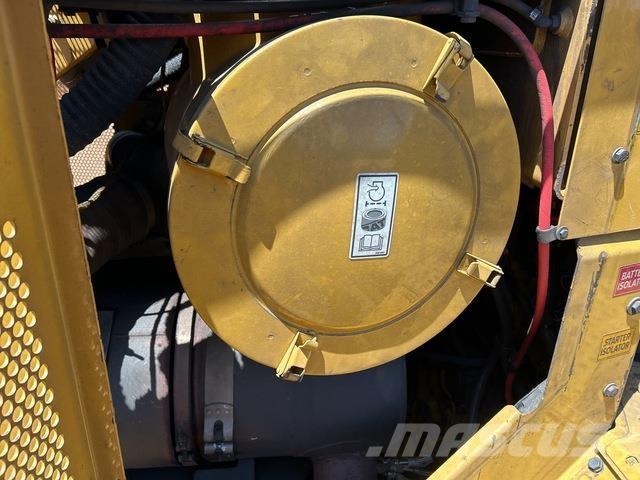 CAT D11T Dozers - Tratores rastos