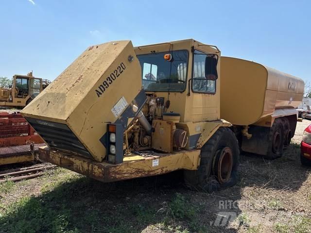 CAT D300D Auto-tanques