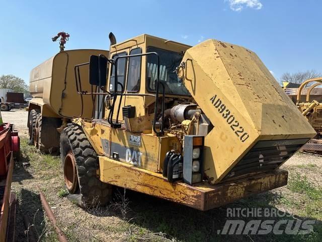 CAT D300D Auto-tanques