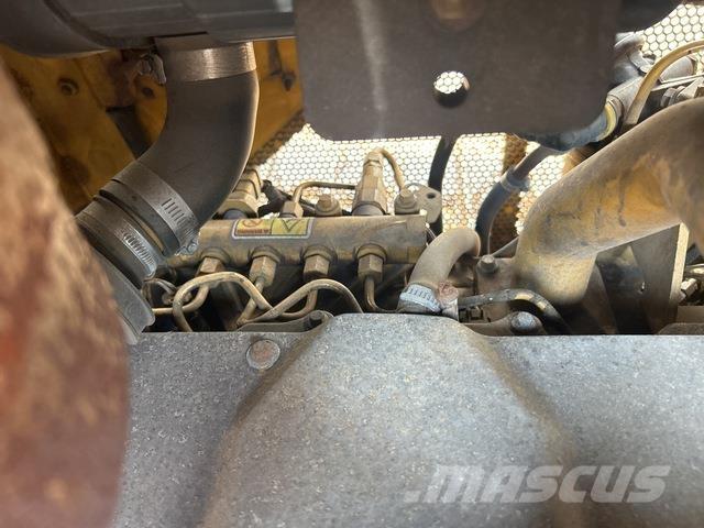 CAT D4K LGP Dozers - Tratores rastos