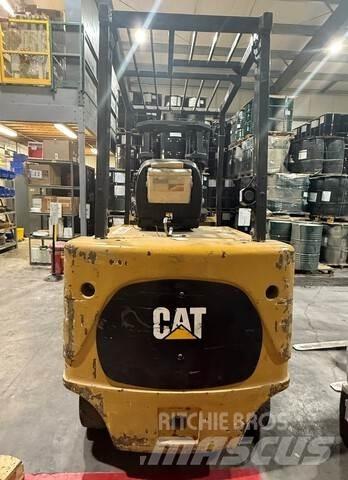 CAT E8000 Empilhadores eléctricos