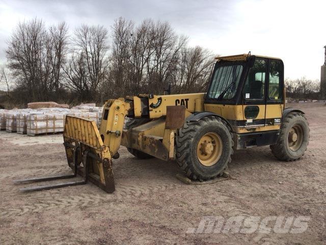 CAT TH83 Manipulador telescópico