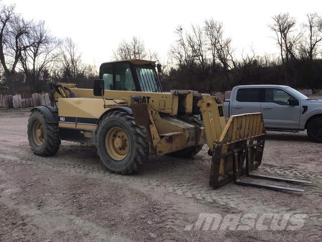 CAT TH83 Manipulador telescópico