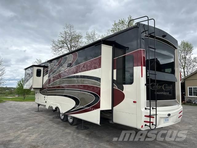  Cedar Creek Outros Reboques