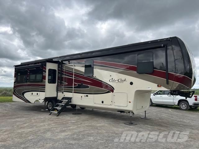  Cedar Creek Outros Reboques