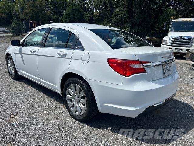 Chrysler 200 Automóvel