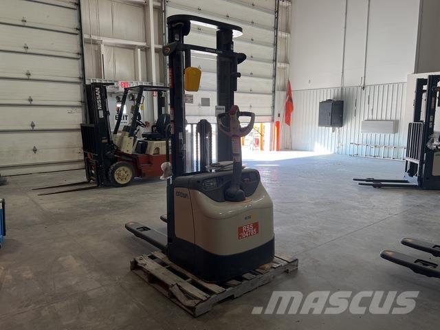 Crown ES 4000 Self propelled stackers