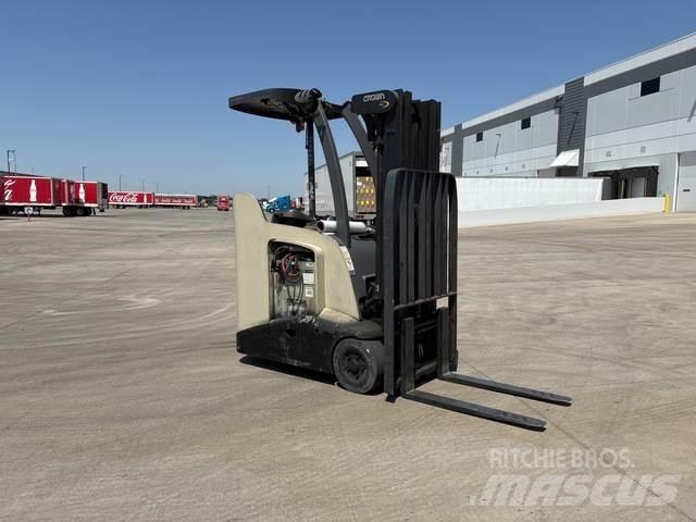 Crown RC5500 Empilhadores eléctricos