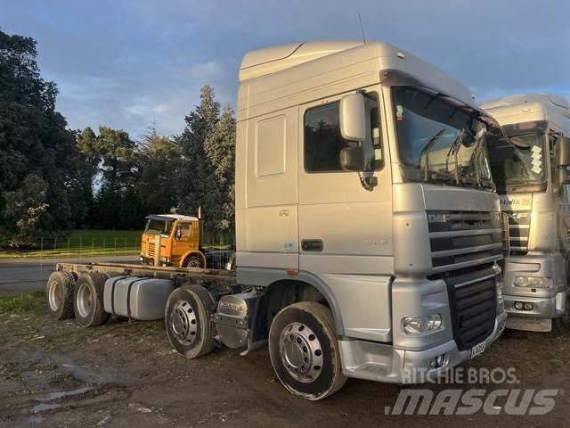 DAF XF105 Camiões de chassis e cabine