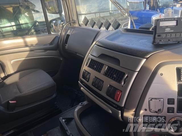 DAF XF105 Camiões de chassis e cabine