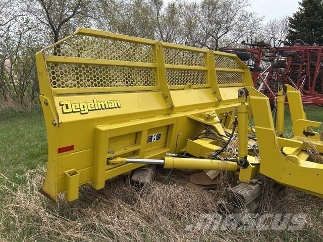 Degelman 6900 Dozers Tratores rodas
