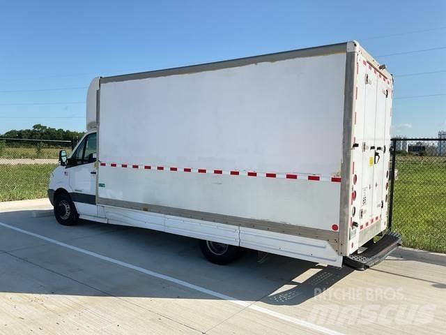 Dodge 3500 Caminhões de caixa fechada