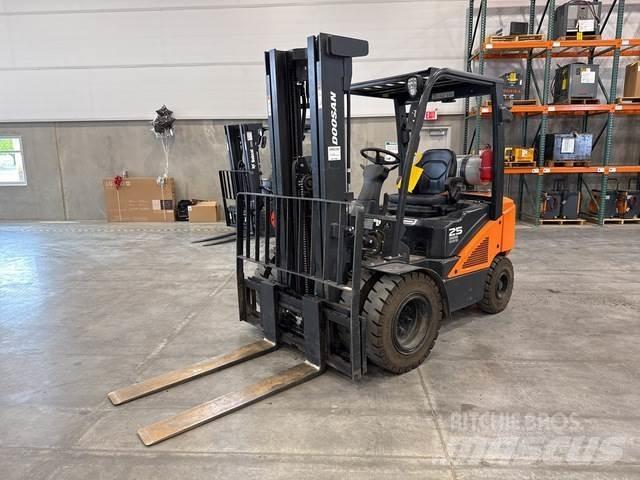 Doosan G25N-7 Construção - Outros
