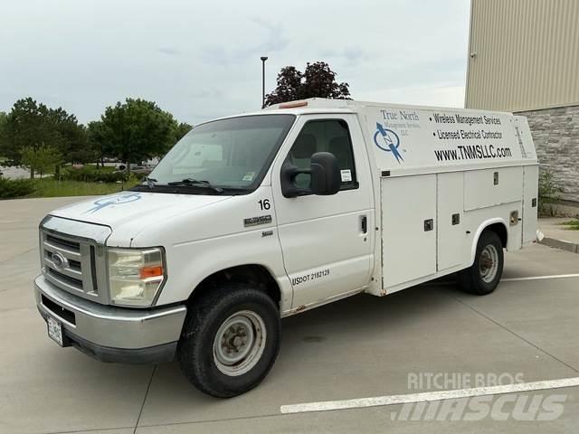Ford  Caminhões de caixa fechada