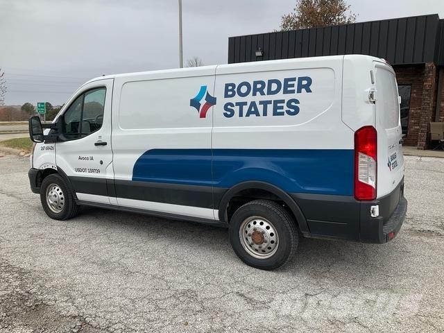 Ford  Caminhões de caixa fechada