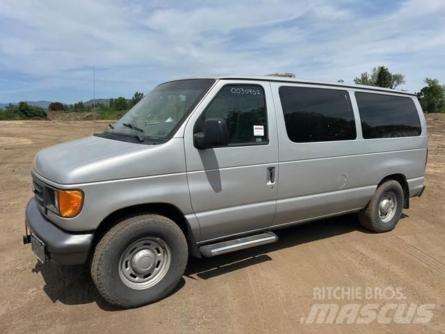 Ford E-150 Automóvel