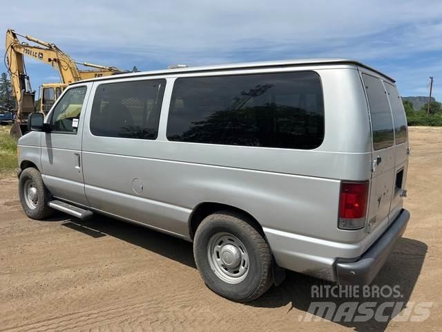Ford E-150 Automóvel