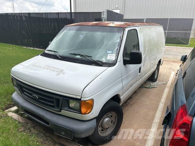 Ford E-150 Carrinhas de caixa fechada